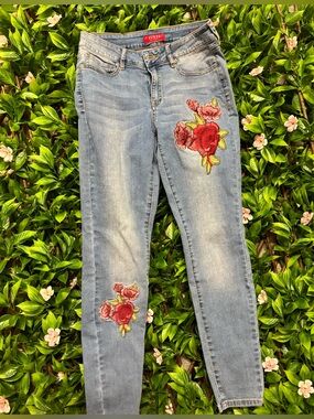 GUESS Skinny Jeans with Red Roses Embroidery